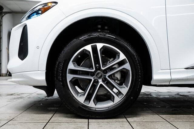 2025 Audi Q5 quattro Premium TFSI