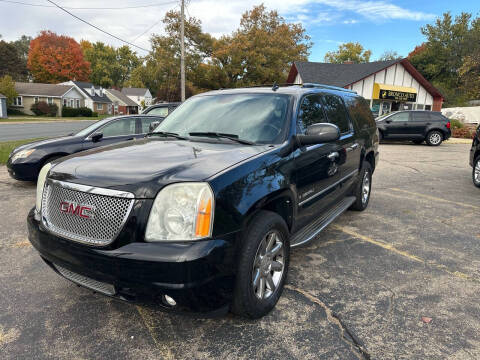 2009 GMC Yukon XL for sale at Bronco Auto in Kalamazoo MI