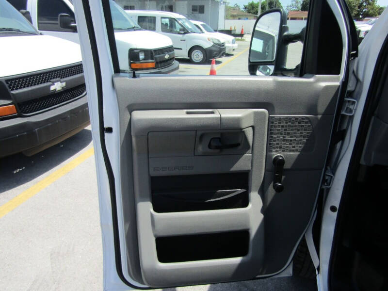 2013 Ford E-Series Econoline Van Commercial photo 15