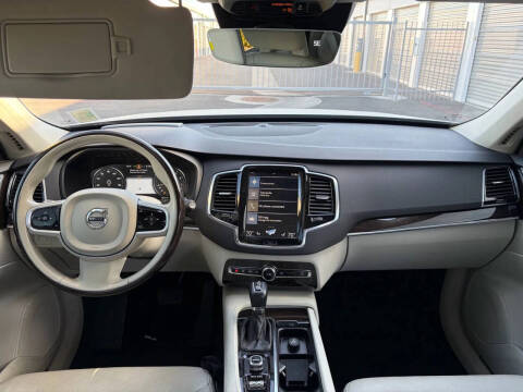 2017 Volvo XC90 T5 Momentum