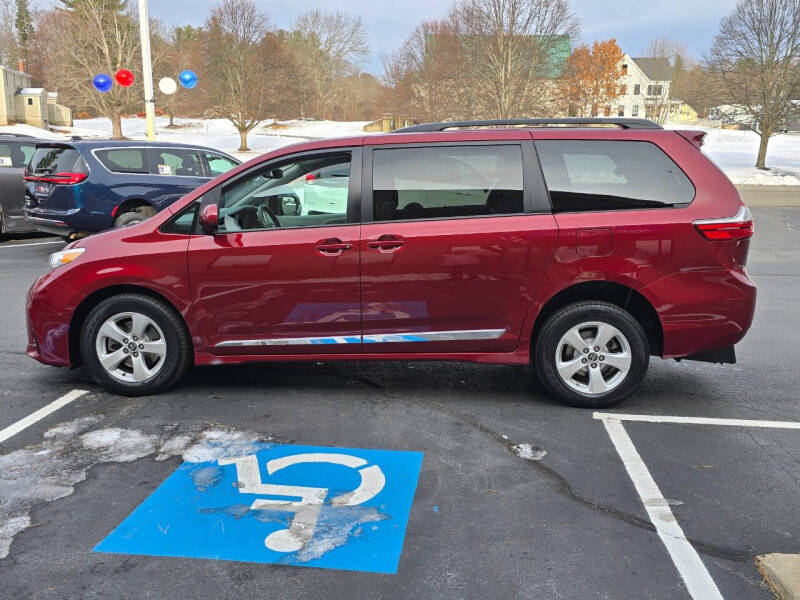 2019 Toyota Sienna LE Mobility 7-Passenger