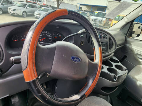 2004 Ford E-Series E-350 SD