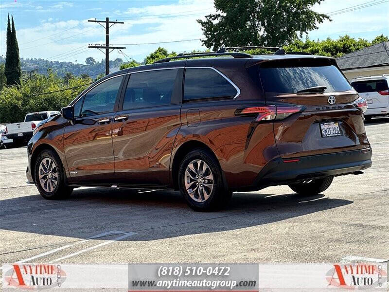 2021 Toyota Sienna XLE 8-Passenger