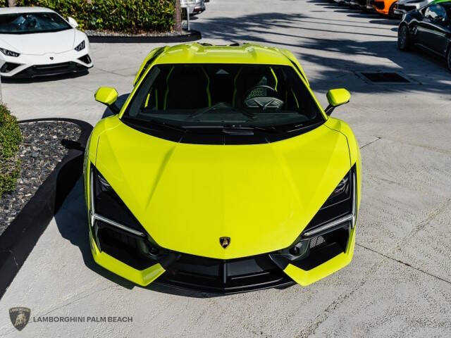 2024 Lamborghini Revuelto