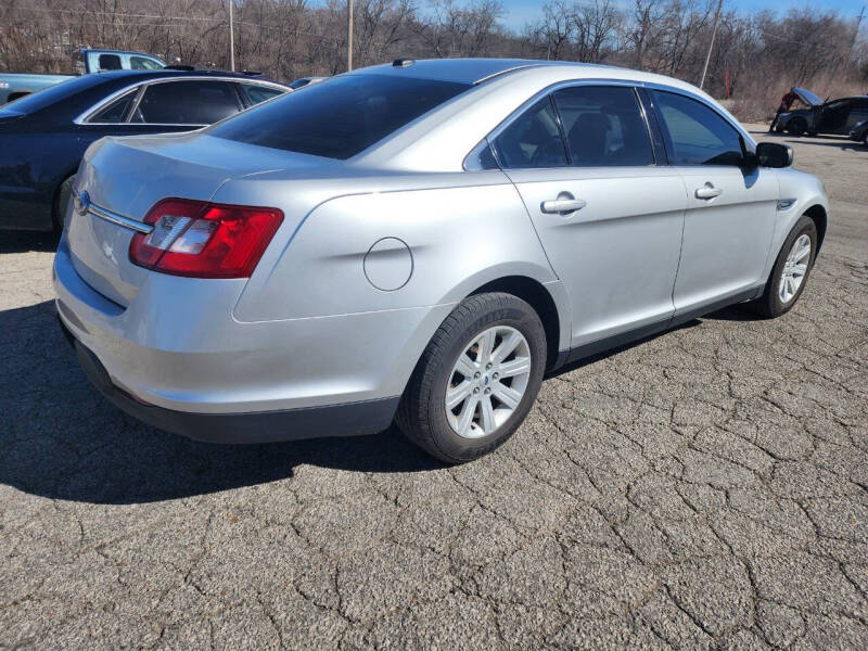 2010 Ford Taurus SE