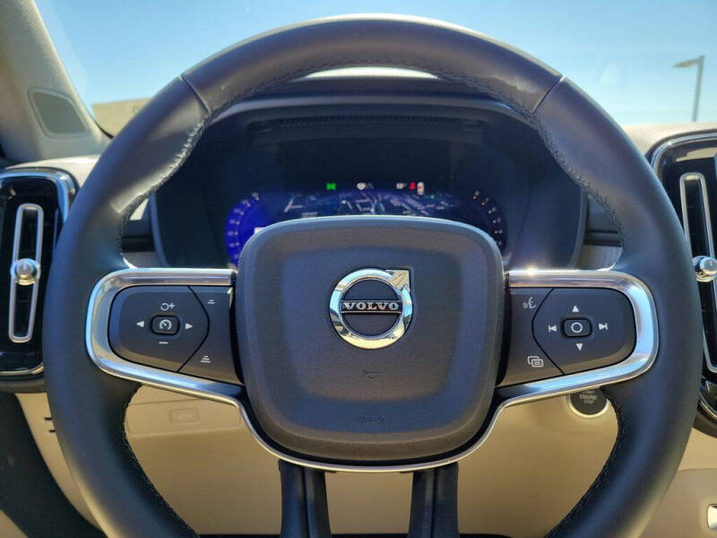 2026 Volvo XC40 B5 Plus