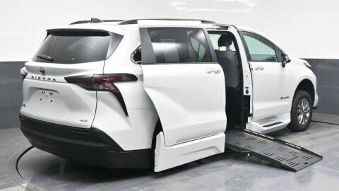 2025 Toyota Sienna XLE 7-Passenger
