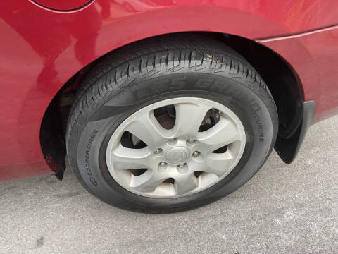 2008 Hyundai Entourage GLS