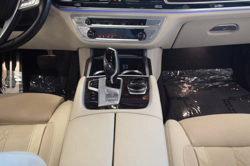 2017 BMW 7 Series 740i