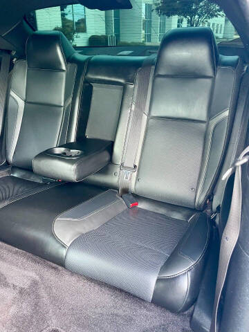 2017 Dodge Challenger SXT Plus