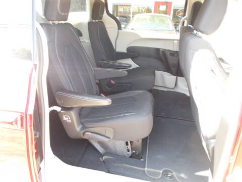 2021 Chrysler Voyager LX