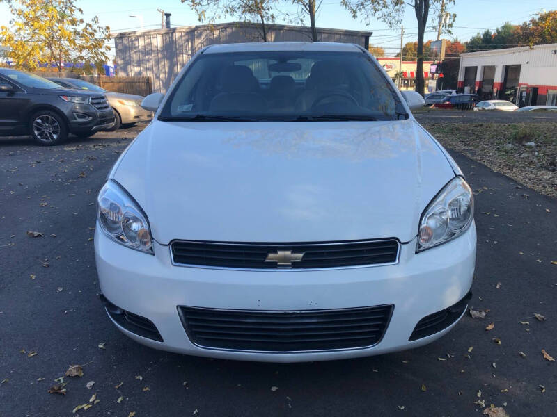 2010 Chevrolet Impala LT photo 4