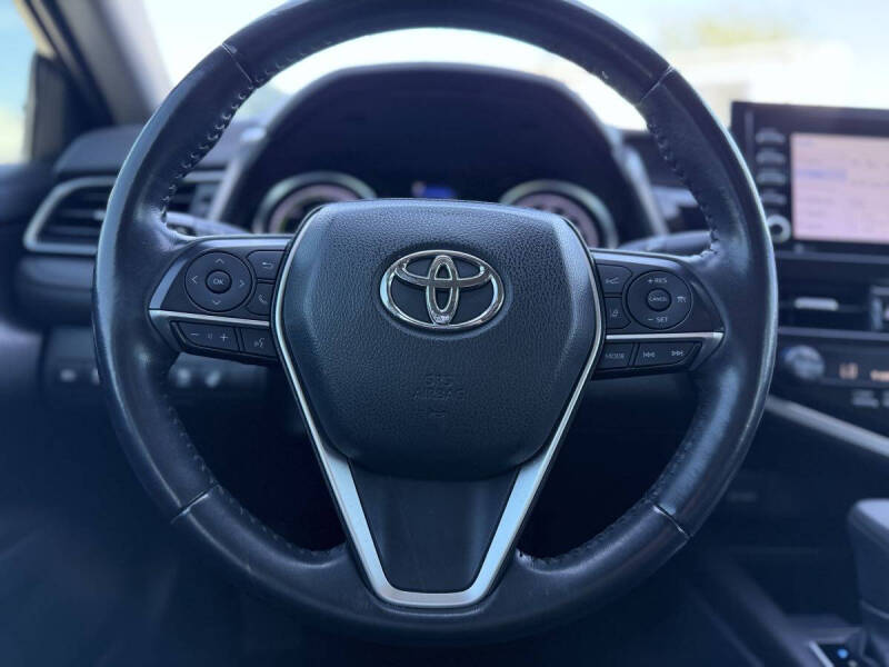 2022 Toyota Camry Hybrid LE