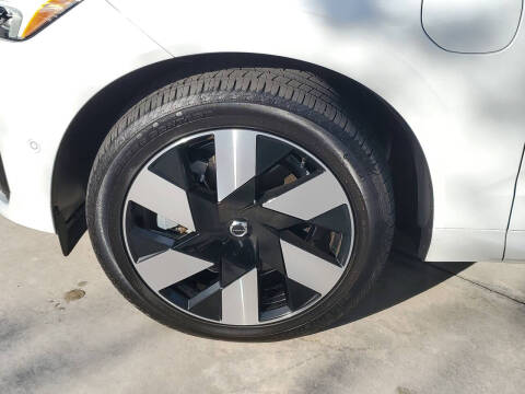 2024 Volvo XC60 Recharge T8 Plus Dark Theme