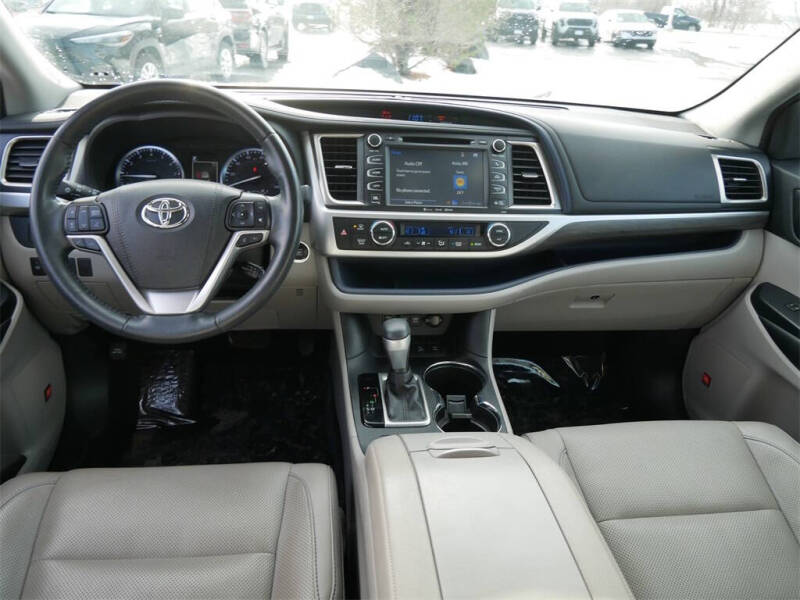 2019 Toyota Highlander Limited Platinum