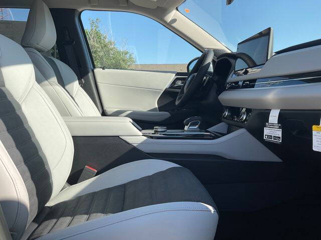 2026 Mitsubishi Outlander SE