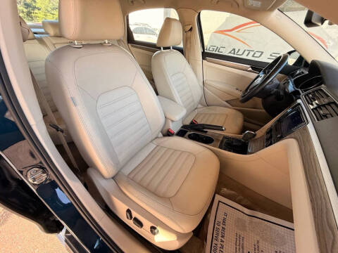 2018 Volkswagen Passat 2.0T SEL Premium