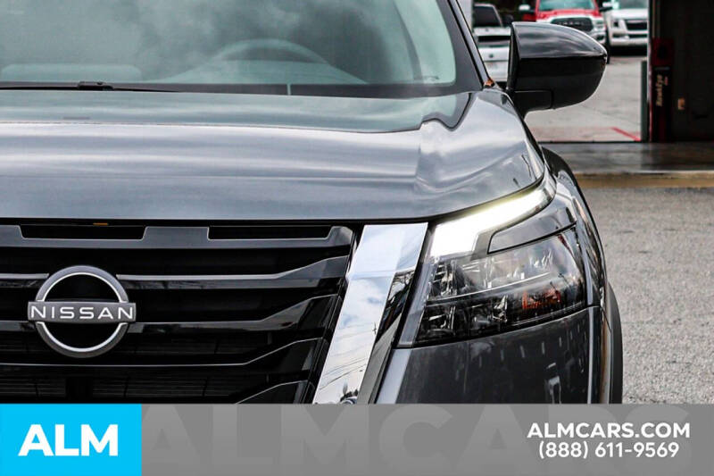 2025 Nissan Pathfinder S