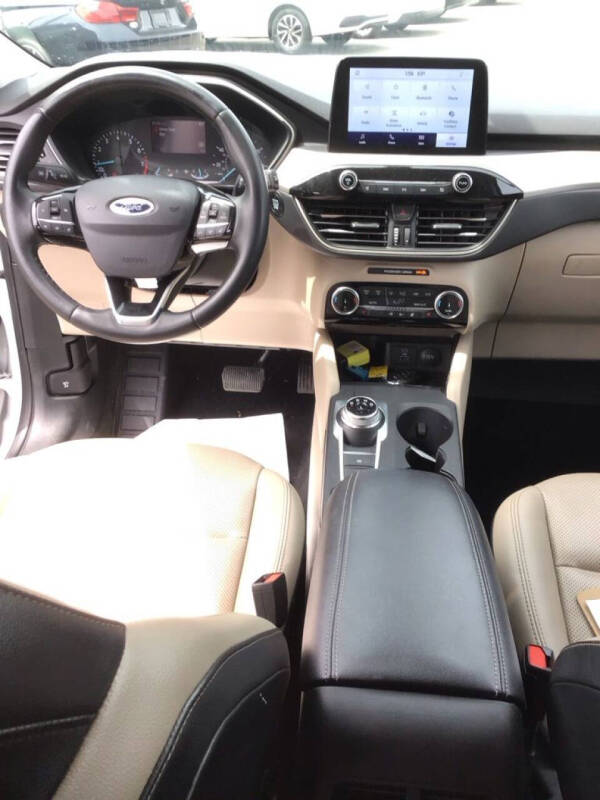 2022 Ford Escape SEL