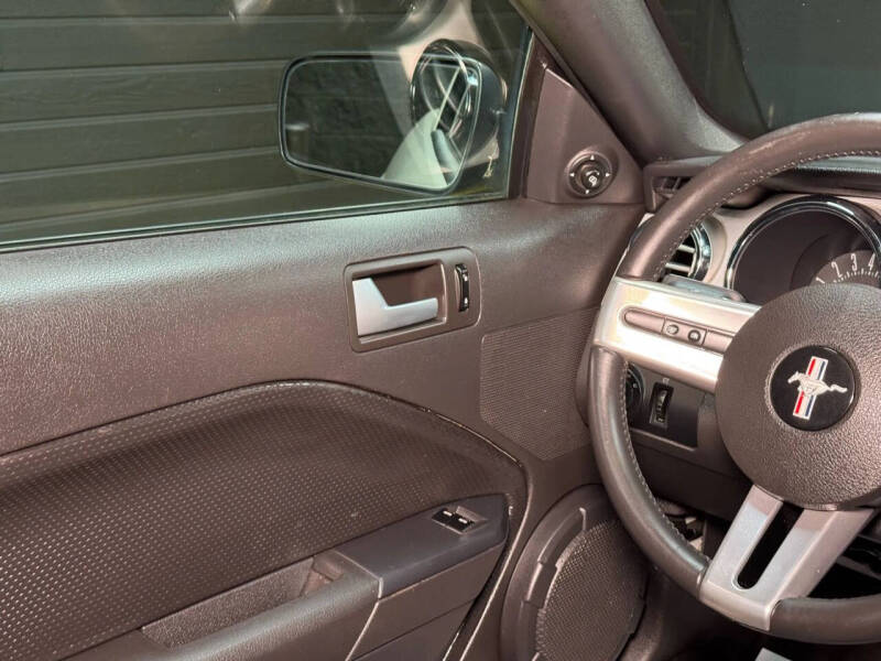 2005 Ford Mustang GT Deluxe