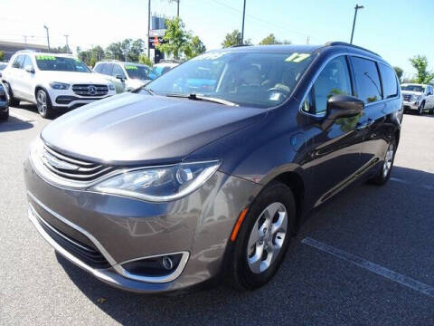 2017 Chrysler Pacifica Hybrid Premium