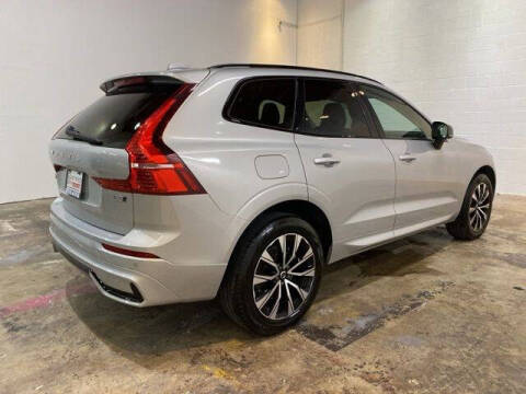 2025 Volvo XC60 B5 Core Dark Theme