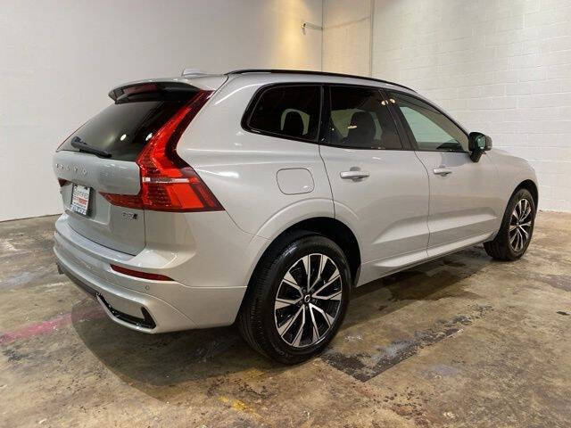 2025 Volvo XC60 B5 Core Dark Theme