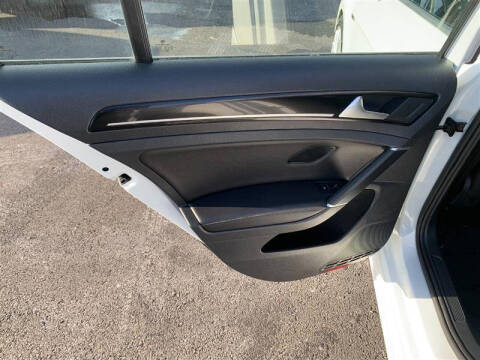 2017 Volkswagen Golf R 4Motion