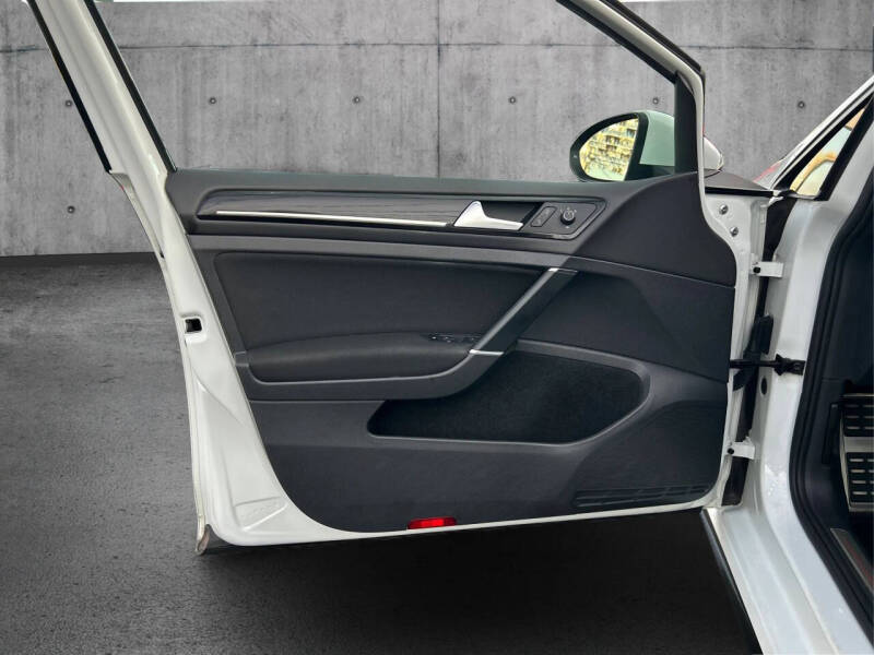 2017 Volkswagen Golf GTI S