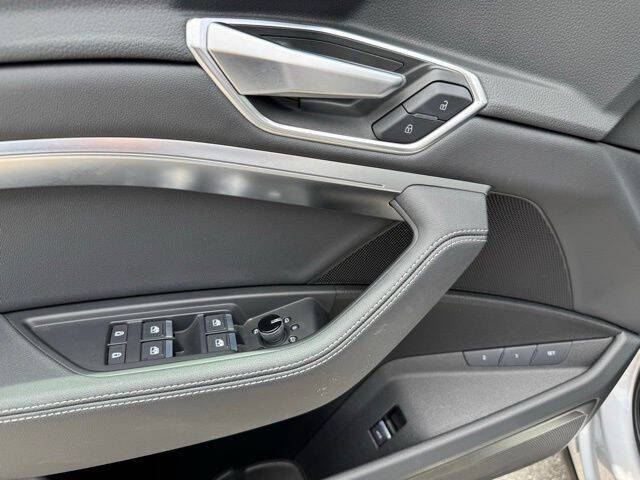 2022 Audi e-tron quattro Premium