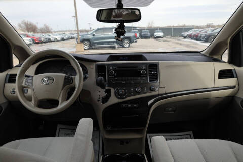 2011 Toyota Sienna LE 7-Passenger