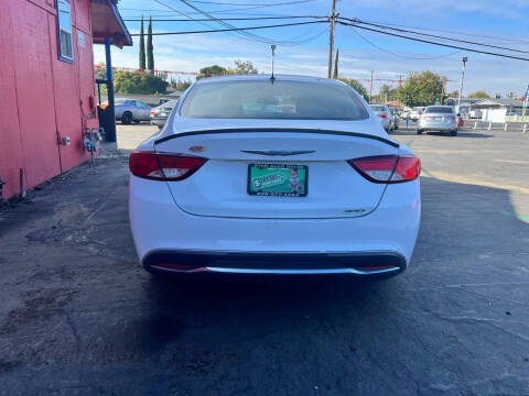 2015 Chrysler 200 Limited