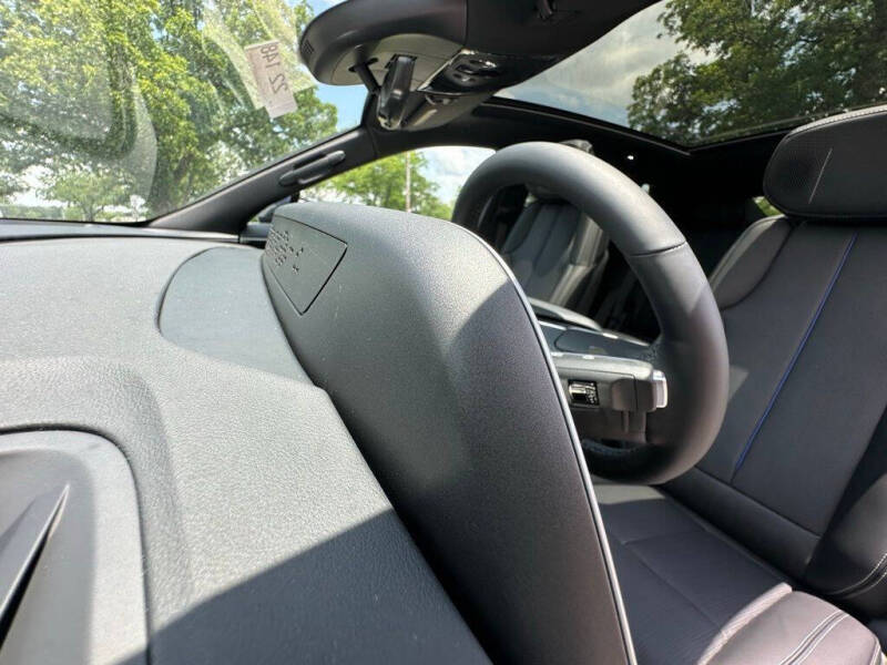 2025 Cadillac LYRIQ Luxury 2
