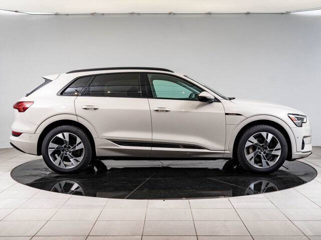 2021 Audi e-tron quattro Premium