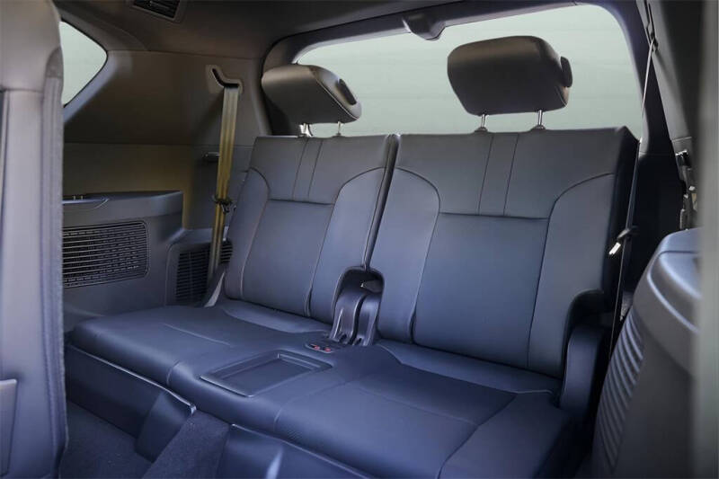 2025 Lexus LX 700h F SPORT Handling