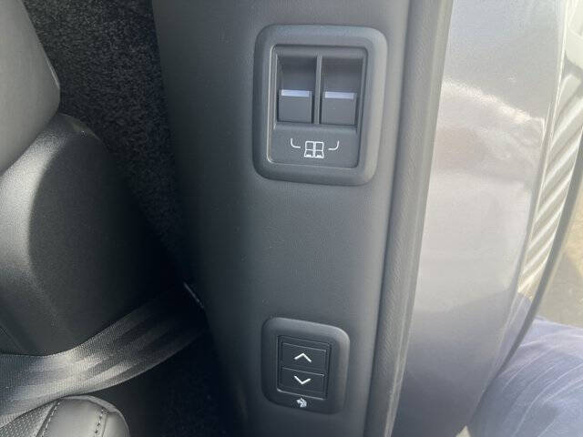 2025 Land Rover Range Rover P400 SE LWB