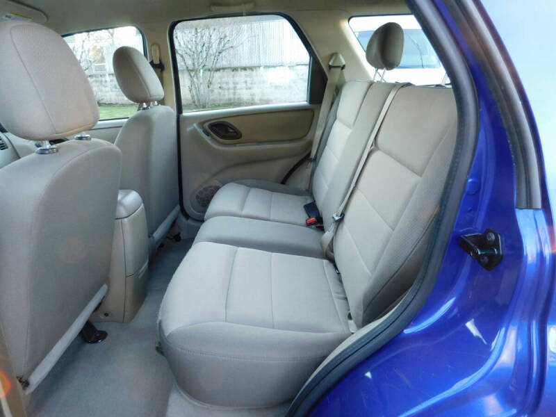 2005 Ford Escape XLS
