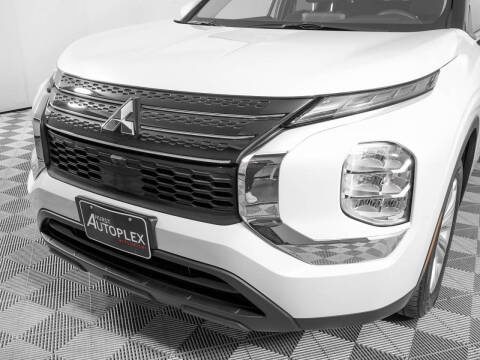 2023 Mitsubishi Outlander ES