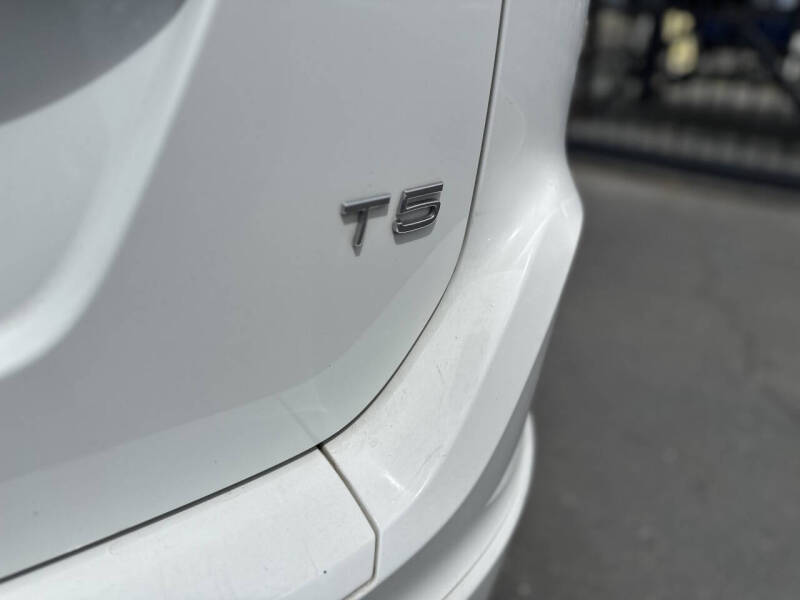 2016 Volvo XC60 T5 Drive-E Platinum