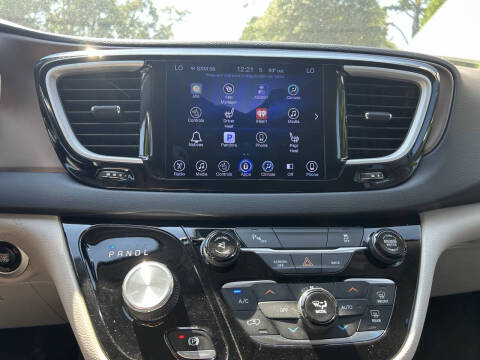 2017 Chrysler Pacifica Touring-L