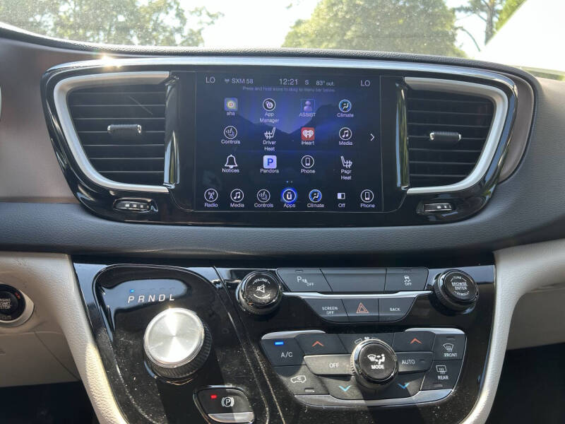 2017 Chrysler Pacifica Touring-L