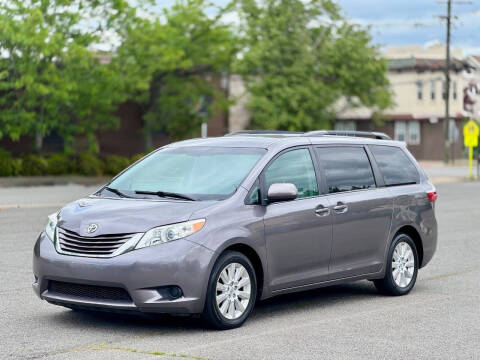 2015 Toyota Sienna LE 7-Passenger