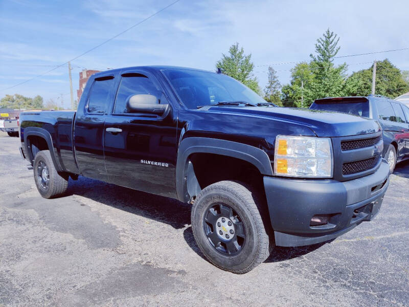 2012 Chevrolet Silverado 1500 for sale at The Car Cove, LLC in Muncie IN