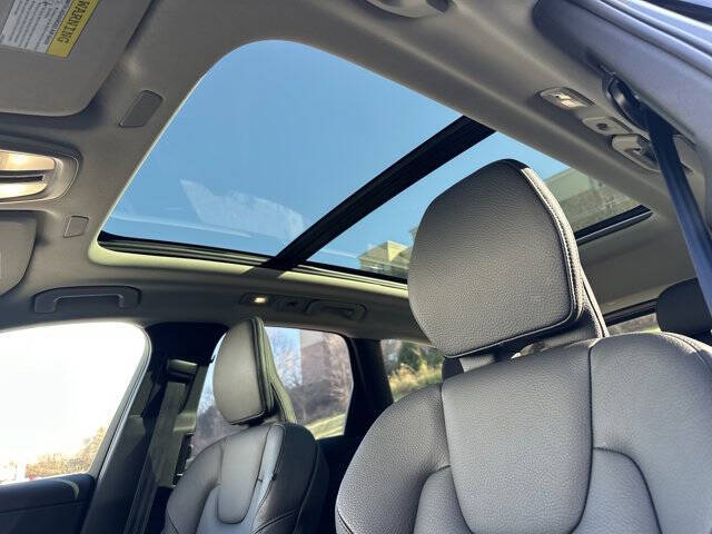 2025 Volvo XC60 B5 Plus Dark Theme