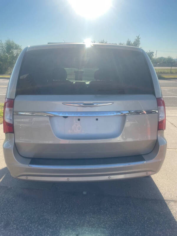 2015 Chrysler Town and Country Touring-L