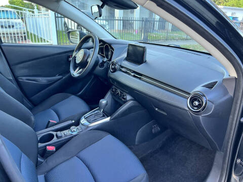 2020 Toyota Yaris Hatchback LE