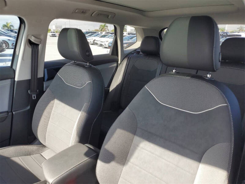 2024 Volkswagen Taos SE 4Motion