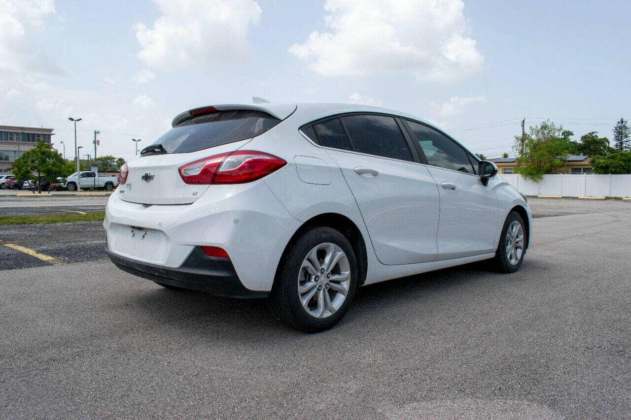 2019 CHEVROLET Cruze Hatchback - $15,900