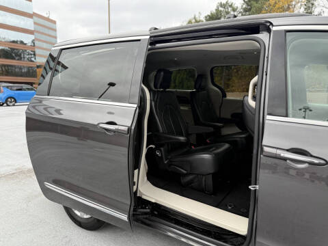 2017 Chrysler Pacifica Touring-L