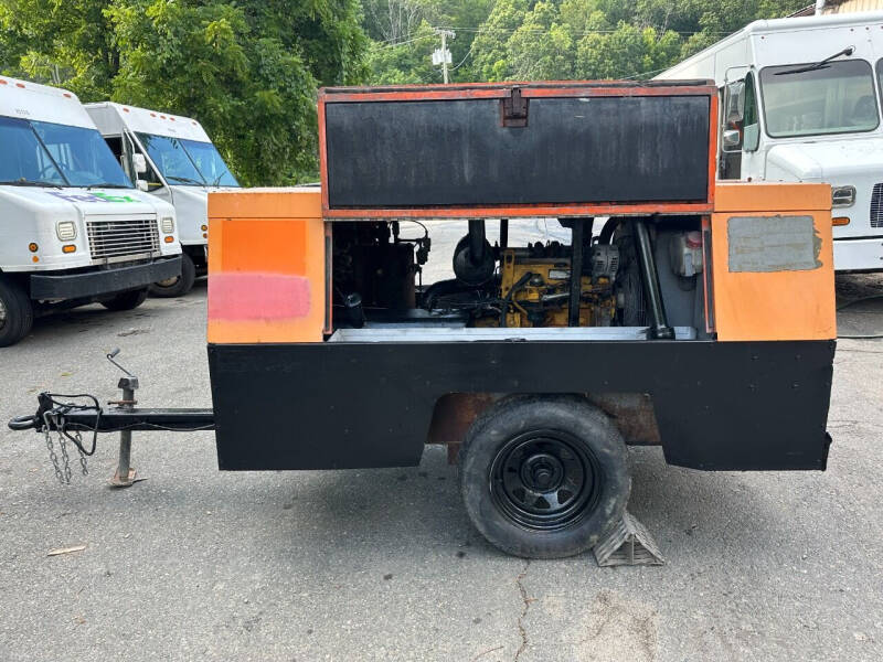 2013 SULLIVAN PALATEK Air Compresso D185PJD